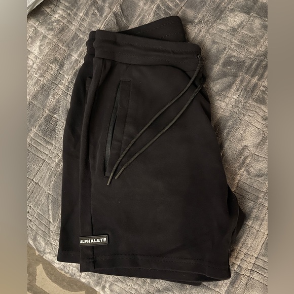 Alphalete shorts Medium - Picture 1 of 4